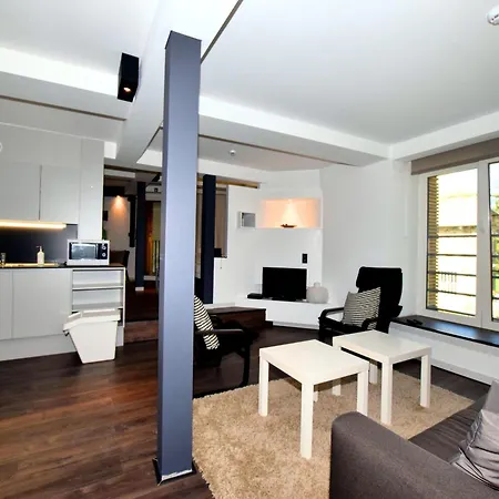 Manor House Flat In アパート